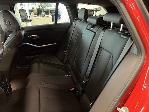 BMW 330e 10 of 15