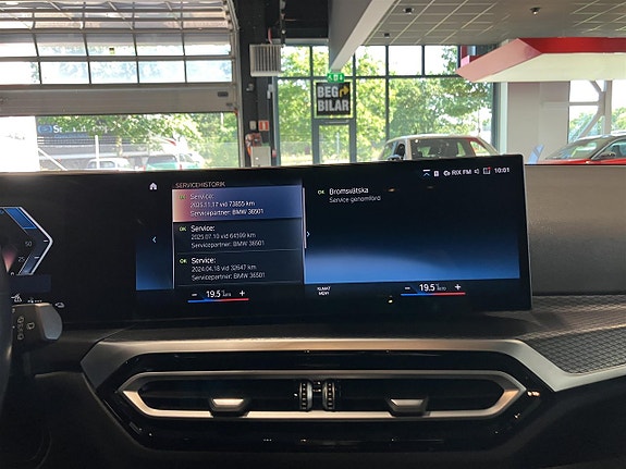BMW 330e 14 of 15