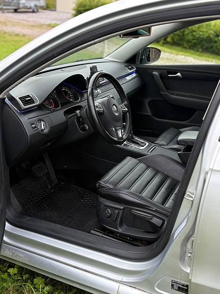 Volkswagen Passat 7 of 14