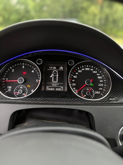 Volkswagen Passat 9 of 14