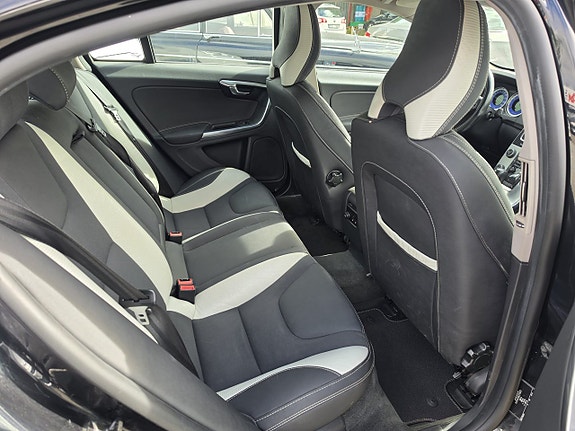 Volvo S60 26 of 27