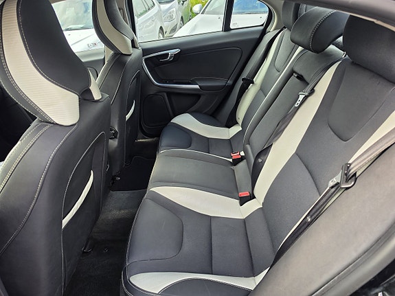 Volvo S60 23 of 27