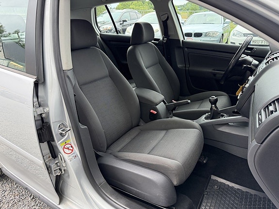 Volkswagen Golf V 13 of 23