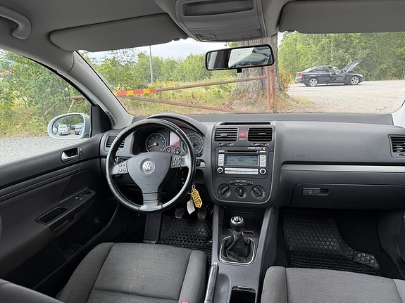 Volkswagen Golf V 9 of 23