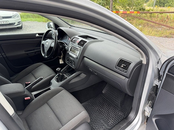 Volkswagen Golf V 12 of 23
