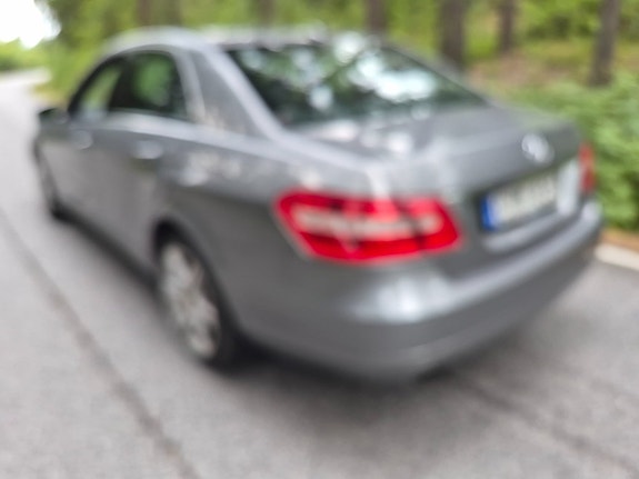 Mercedes-Benz E200 8 of 18