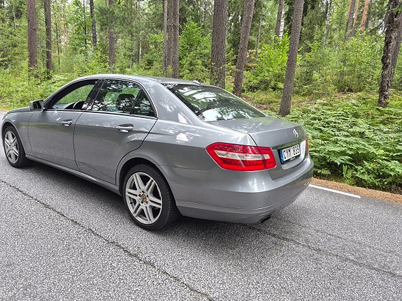 Mercedes-Benz E200 9 of 18