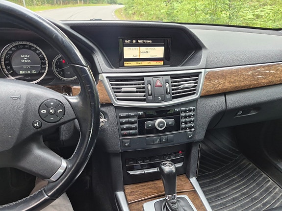 Mercedes-Benz E200 12 of 18