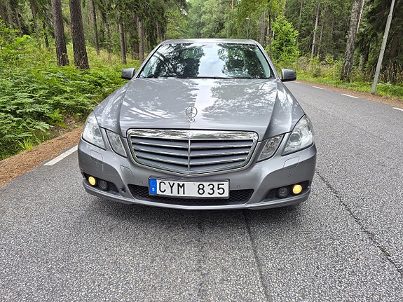 Mercedes-Benz E200 3 of 18