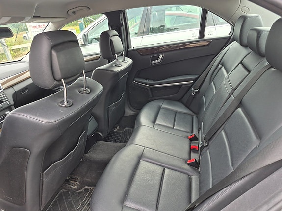 Mercedes-Benz E200 14 of 18