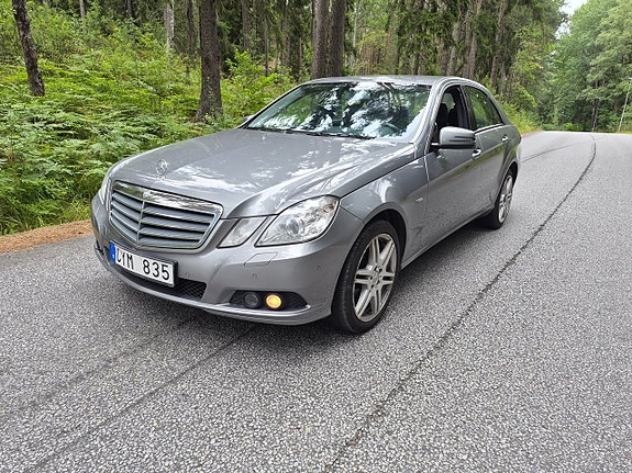 Mercedes-Benz E200 2 of 18