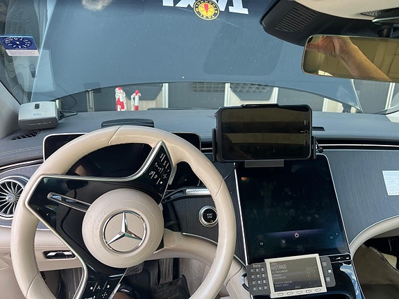 Mercedes-Benz EQS350 5 of 7