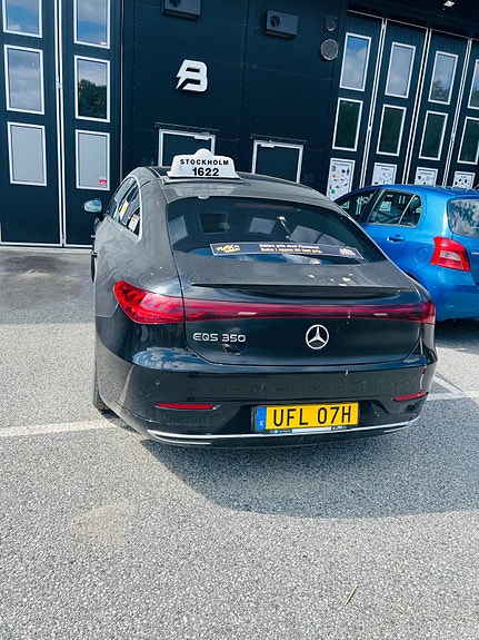 Mercedes-Benz EQS350 3 of 7