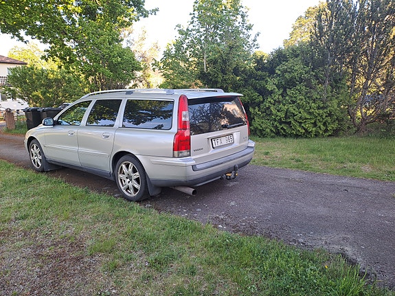 Volvo V70 2 of 5