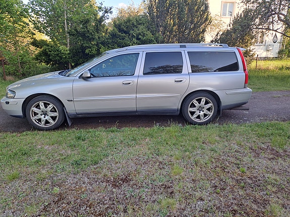 Volvo V70 4 of 5
