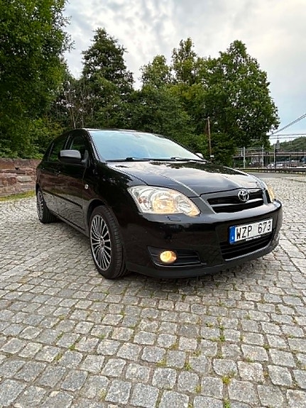 Toyota Corolla 2 of 7