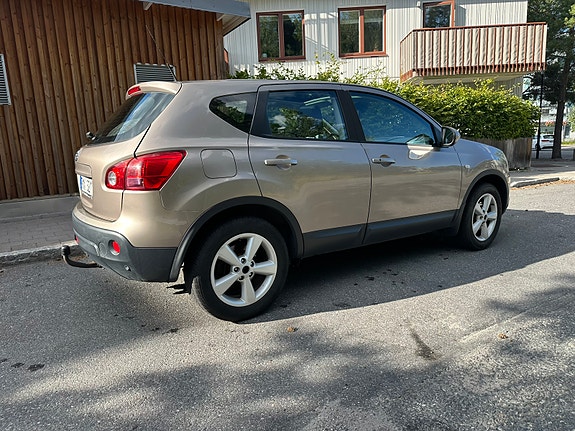 Nissan Qashqai 2 of 5