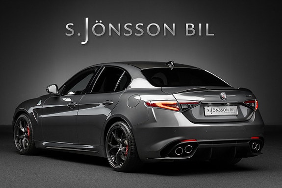 Alfa Romeo Giulia Quadrifoglio 4 of 22