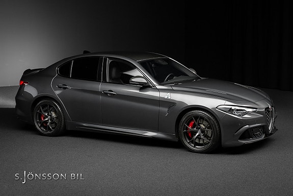 Alfa Romeo Giulia Quadrifoglio 8 of 22