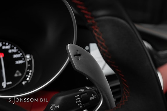 Alfa Romeo Giulia Quadrifoglio 16 of 22