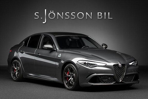 Alfa Romeo Giulia Quadrifoglio 3 of 22