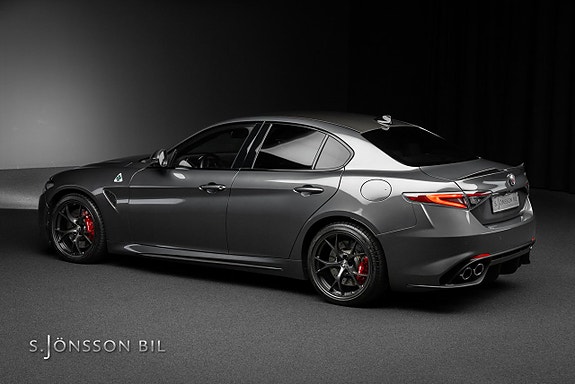 Alfa Romeo Giulia Quadrifoglio 6 of 22
