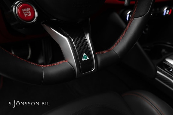 Alfa Romeo Giulia Quadrifoglio 17 of 22