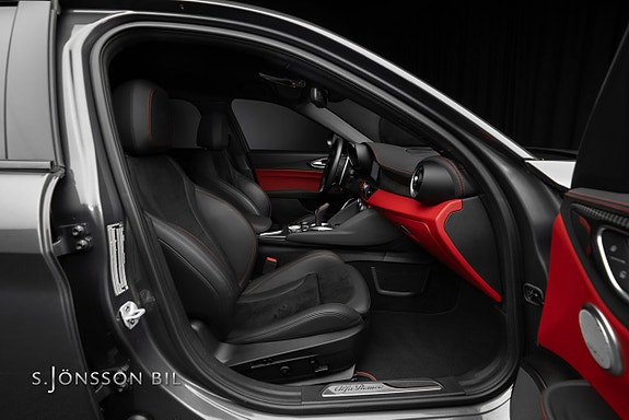 Alfa Romeo Giulia Quadrifoglio 19 of 22