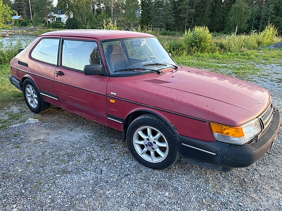 Saab 900 2 of 7