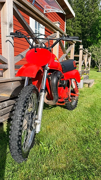 Honda CR80R Elsinore 9 of 13