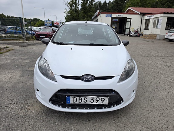 Ford Fiesta 2 of 4