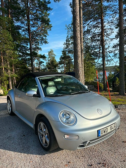 Volkswagen New Beetle 3 of 7