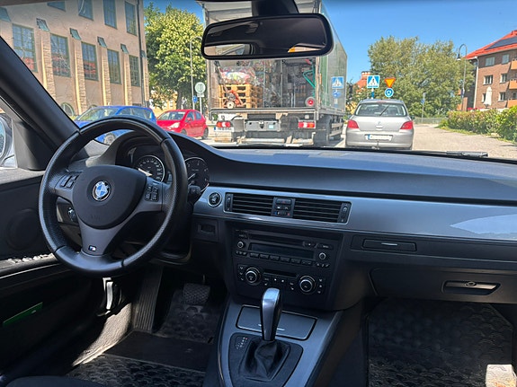 BMW 330d 6 of 6