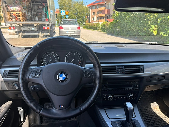 BMW 330d 5 of 6