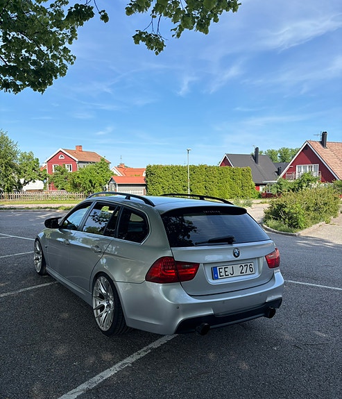 BMW 330d 2 of 6