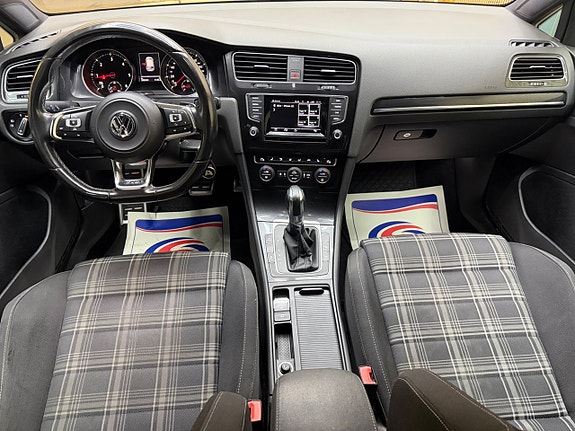 Volkswagen Golf VII 12 of 19