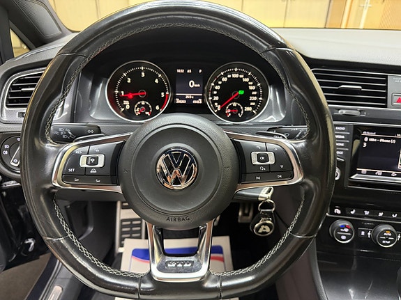 Volkswagen Golf VII 15 of 19