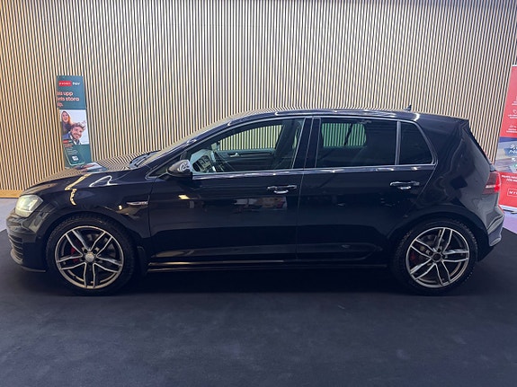 Volkswagen Golf VII 2 of 19