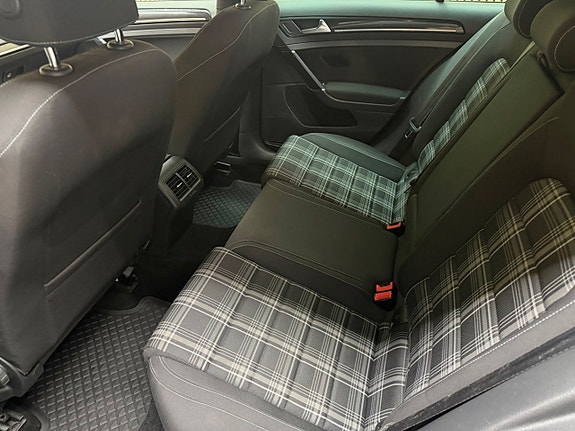 Volkswagen Golf VII 8 of 19