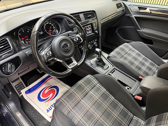 Volkswagen Golf VII 7 of 19
