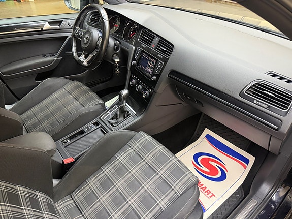 Volkswagen Golf VII 11 of 19