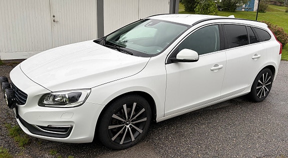 Volvo V60 2 of 4