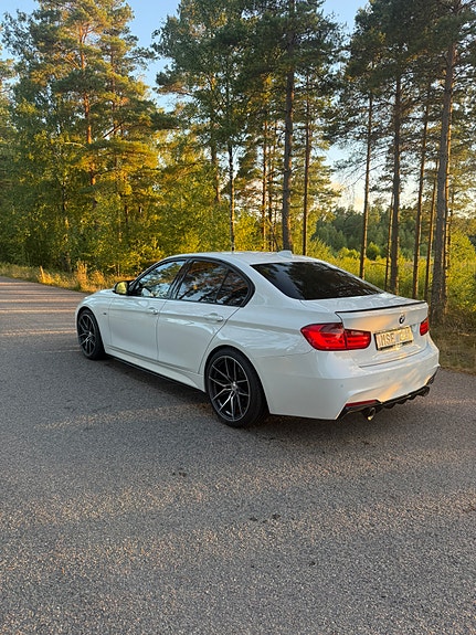BMW 335i 3 of 8
