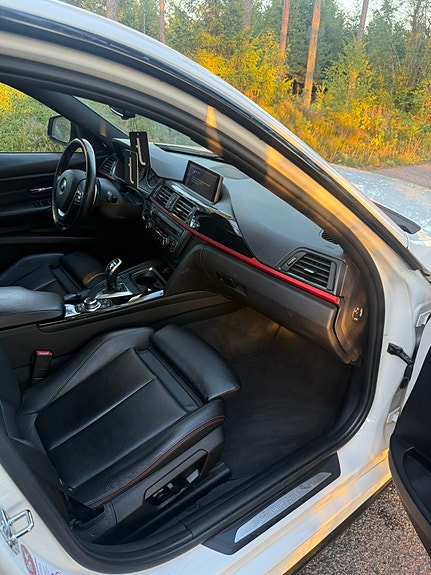 BMW 335i 5 of 8