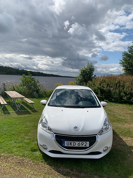 Peugeot 208 8 of 10
