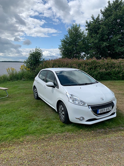 Peugeot 208 7 of 10