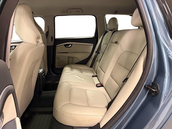 Volvo V70 12 of 27