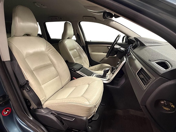 Volvo V70 11 of 27