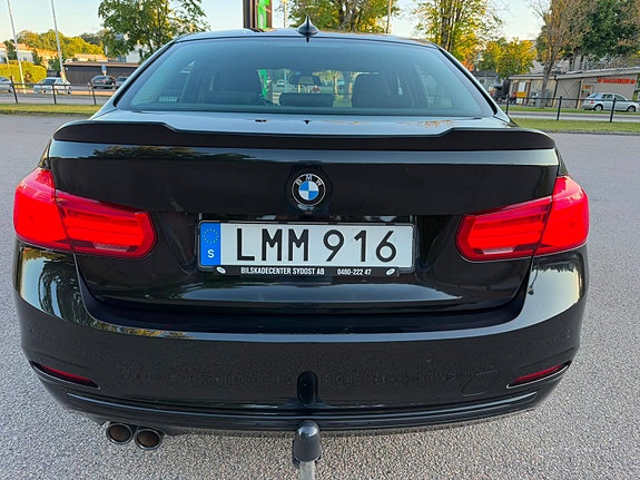BMW 320d 4 of 18