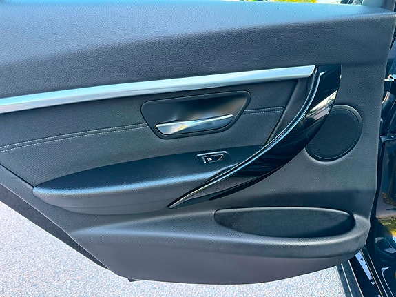 BMW 320d 15 of 18